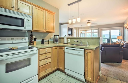Smith Mountain Lake Condo | Huddleston Condo Rental on Smith Mountain Lake!