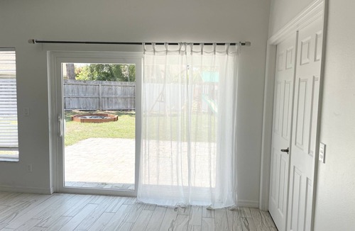 Fawn Ridge House | HUGE backyard/playground/pets are FREE!