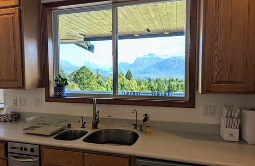 Sultan Ski Chalet | Huge Chalet on 17 acres - Epic Mountain Views + Hot tub! 5 bed/3.5 bath