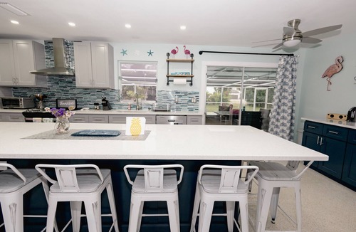 Yacht Club House | Huge Pool, Close to Beach - Bikes, Beach Gear, Everything You Need!
