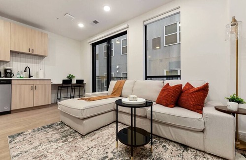 East Liberty Apartment | HULU+GYM+PARKING Near Shopping|UPMC|Universities
