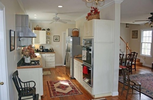 Middleburg House | Hunt Box-Antique Filled Cottage on Lowelands Farm-Middleburg ZONR-2024-012704