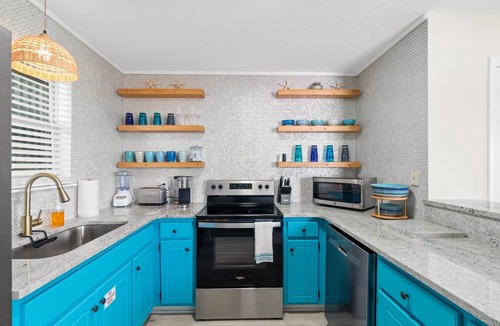 Bahama Beach Condo | I Love This Place-Pets Welcome-Free Covered Parking-WiFi-Beach & Sunsets