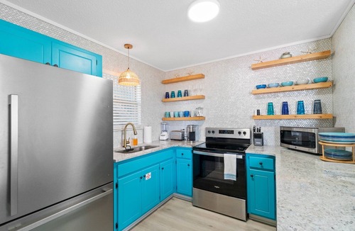 Bahama Beach Condo | I Love This Place-Pets Welcome-Free Covered Parking-WiFi-Beach & Sunsets