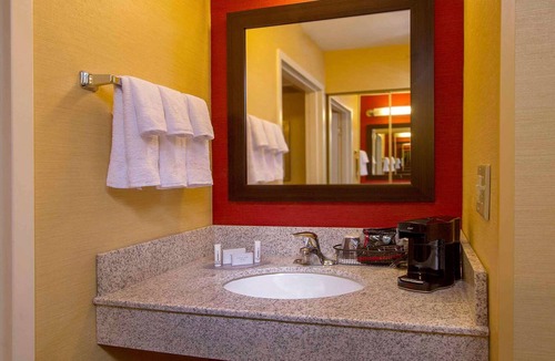 Durham Hotel | Ideal Location! Free Parking, Pool, Pets Allowed, Near Research Triangle Park