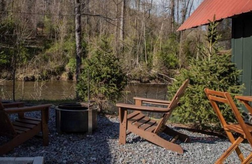 Saluda Cabin | Ideal Location! Free Parking Onsite, Near Green River