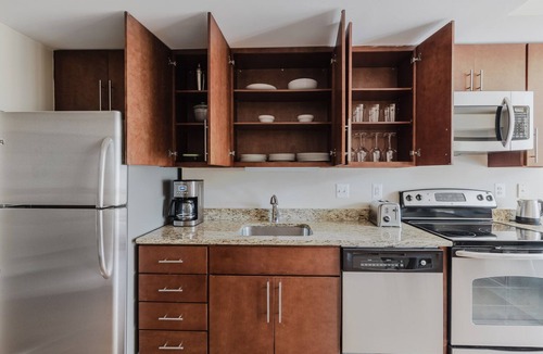 Mount Vernon Triangle Apartment | Ideal Mt Vernon 1BR w/Rooftop Pool & A/C, nr Chinatown, by Blueground