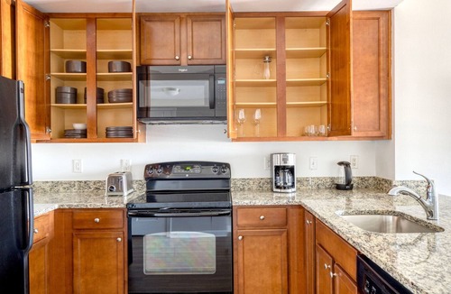 North Bethesda Apartment | Ideal North Bethesda 1BR w/Rooftop Courtyard, nr Metro, by Blueground