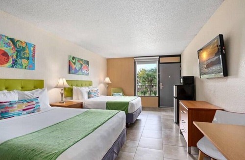 Historic Downtown Kissimmee Hotel | Ideal Room with 2 DBL Beds Near Local Attractions & Restaurants