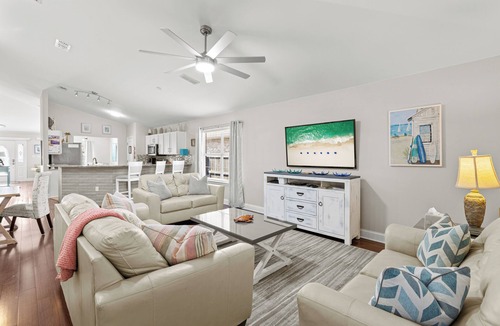 Miramar Beach House | 🌴Immaculate Home🌴4/2 Private pool, 6pas Golf Cart, Hot tub🌞 private beach⛱️