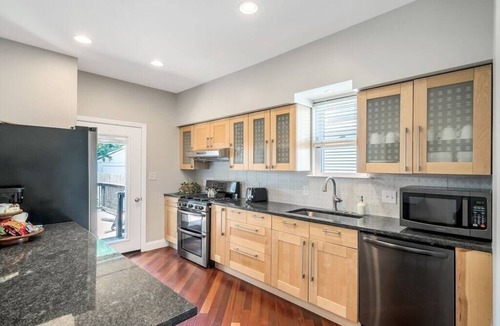 Oakley House | Incredible 3 bed Oakley Square Charmer! Enjoy everything Oakley! Best location!