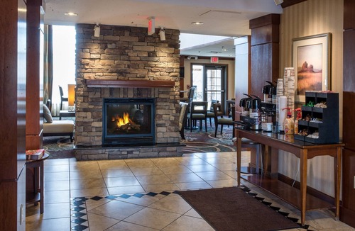 Harrisburg Condo | Indoor Pool. Gym. Quick Drive to Hersheypark
