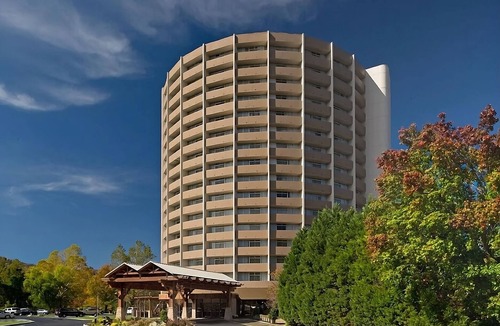 Gatlinburg Hotel | Indoor Swimming Pool, Pets Allowed! Experience Gatlinburg's Magic!