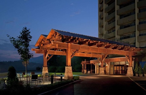Gatlinburg Hotel | Indoor Swimming Pool, Pets Allowed! Experience Gatlinburg's Magic!