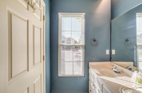 Vaught Condo | Inviting Myrtle Beach Condo: 1 Mi to Beach Access!