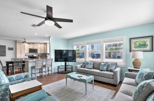 Bradenton Beach House | Island Daze · Pet-Friendly · 1 Block to Gulf
