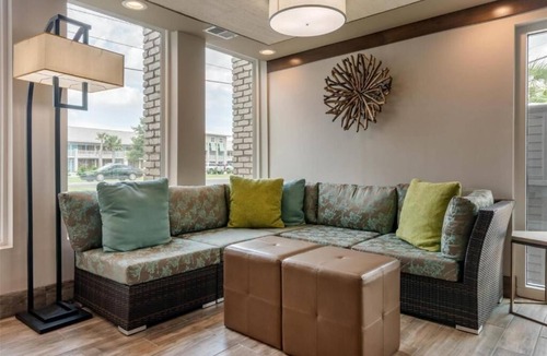 Jekyll Island Hotel | Island Escape | Free Parking | Free Breakfast | Outdoor Pool Access