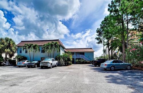 Island Estate Condo | Island Flat 103 Charming Condo