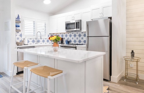 Captiva Apartment | Island Getaway | Free Parking, Pool| 2 Bedroom Marina Villa