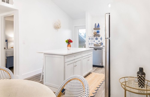 Captiva Apartment | Island Getaway | Free Parking, Pool| 2 Bedroom Marina Villa