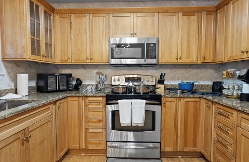 Whitemarsh Island House | Island Home! Fully Fenced Yard Resort-Style Pool Espresso Bar