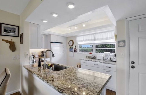 Marco Island Condo | Island-Style Condo | Pool, Spa & Steps to Beach