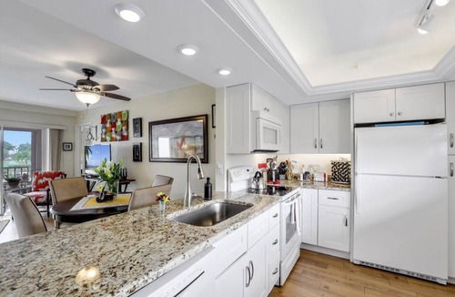Marco Island Condo | Island-Style Condo | Pool, Spa & Steps to Beach