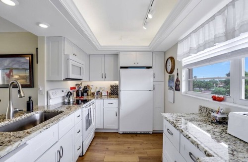Marco Island Condo | Island-Style Condo | Pool, Spa & Steps to Beach