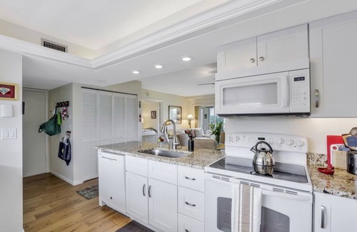 Marco Island Condo | Island-Style Condo | Pool, Spa & Steps to Beach