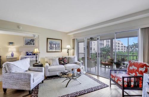 Marco Island House | Island-style condo with pool, spa and steps to beach