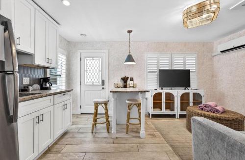 Clearwater Beach House | Island Vibes Cottage