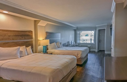 Emerald Isle Hotel | Islander Hotel & Resort