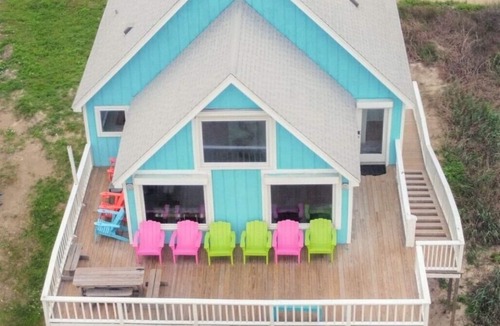 Jamaica Beach House | Jamaica Me Happy! OCEAN FRONT CUTIE Pet Friendly. Super Clean! Wall of windows!