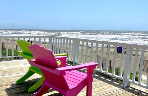 Jamaica Beach House | Jamaica Me Happy! OCEAN FRONT CUTIE Pet Friendly. Super Clean! Wall of windows!
