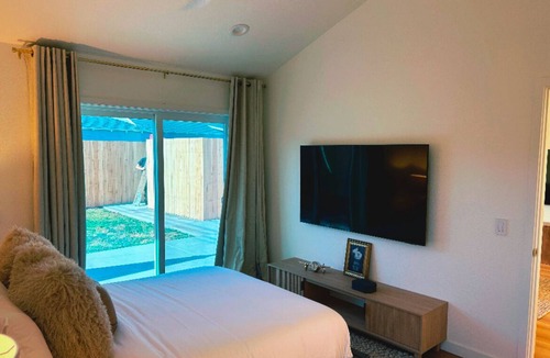 Bixby Knolls House | Jet Set Hideaway