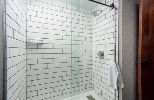 Downtown Pittsburgh Hotel | Joinery Hotel Pittsburgh, Curio Collection by Hilton
