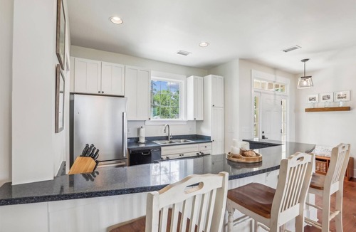 Melrose on the Beach Cottage | JonBie Maisons Beach Break Cottage Oceanfront Golf cart included with booking