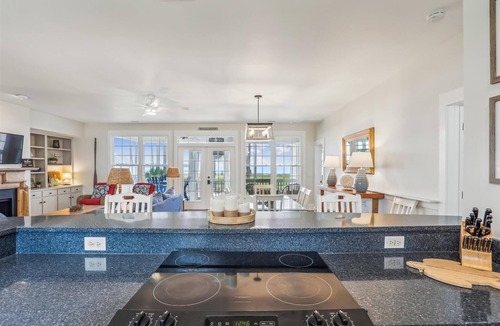 Melrose on the Beach Cottage | JonBie Maisons Beach Break Cottage Oceanfront Golf cart included with booking