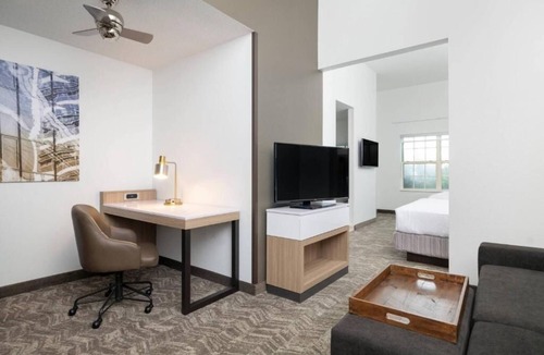Williamsburg Hotel | Jr Queen Suite | SpringHill Suites | Jamestown, Yorktown, Family Trips