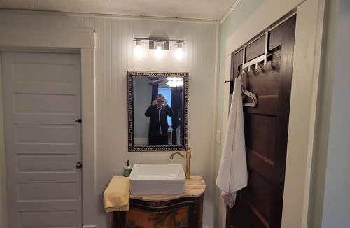 High Point Apartment | Jude's cozy & convenient downtown studio Apt.