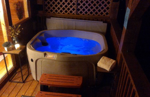 Sevierville Cabin | July 26-31 open! MTN views! 2 miles to DW 10 min to PKY GAME ROOM RESORT POOL