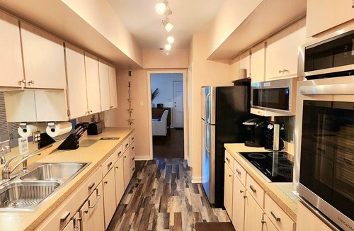 Belle Vista House | July OPEN! 4/3 Beach House w/kng beds, gym & bar. Only a 3min walk to beach!