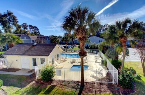 Demere Park Condo | July still has open dates before school starts! Lower min night stays!