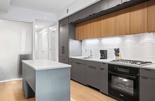 NoMa House | Just 1 block from Metro | Bright 2BR | Washer/Dryer | Gym