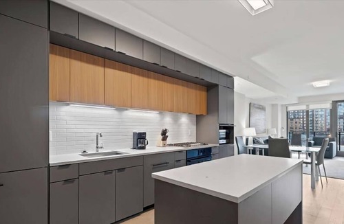 NoMa House | Just 1 block from Metro | Bright 2BR | Washer/Dryer | Gym