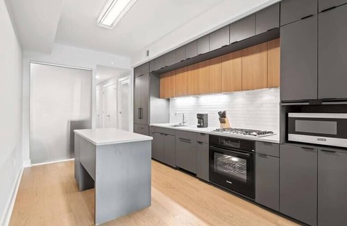 NoMa House | Just 1 block from Metro | Bright 2BR | Washer/Dryer | Gym