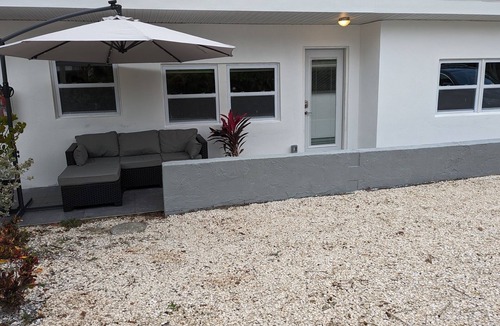 Laurel Condo | Just one minute drive to the beach.