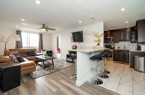 Downtown Atlanta Condo | Just Renovated 3 BR/2 Bath/Parking & Downtown view