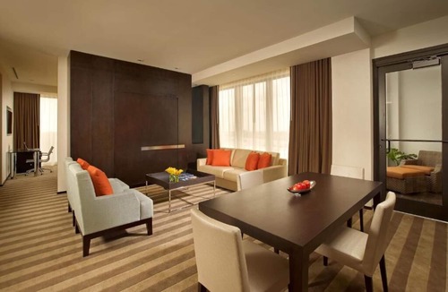 Seybold Hotel | Just What You Were Looking For! Convenient Room w/King and Queen Bed! Pool