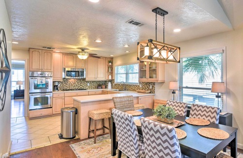 Jamaica Beach House | Kayaks & Dock: Waterfront Gem in Jamaica Beach!